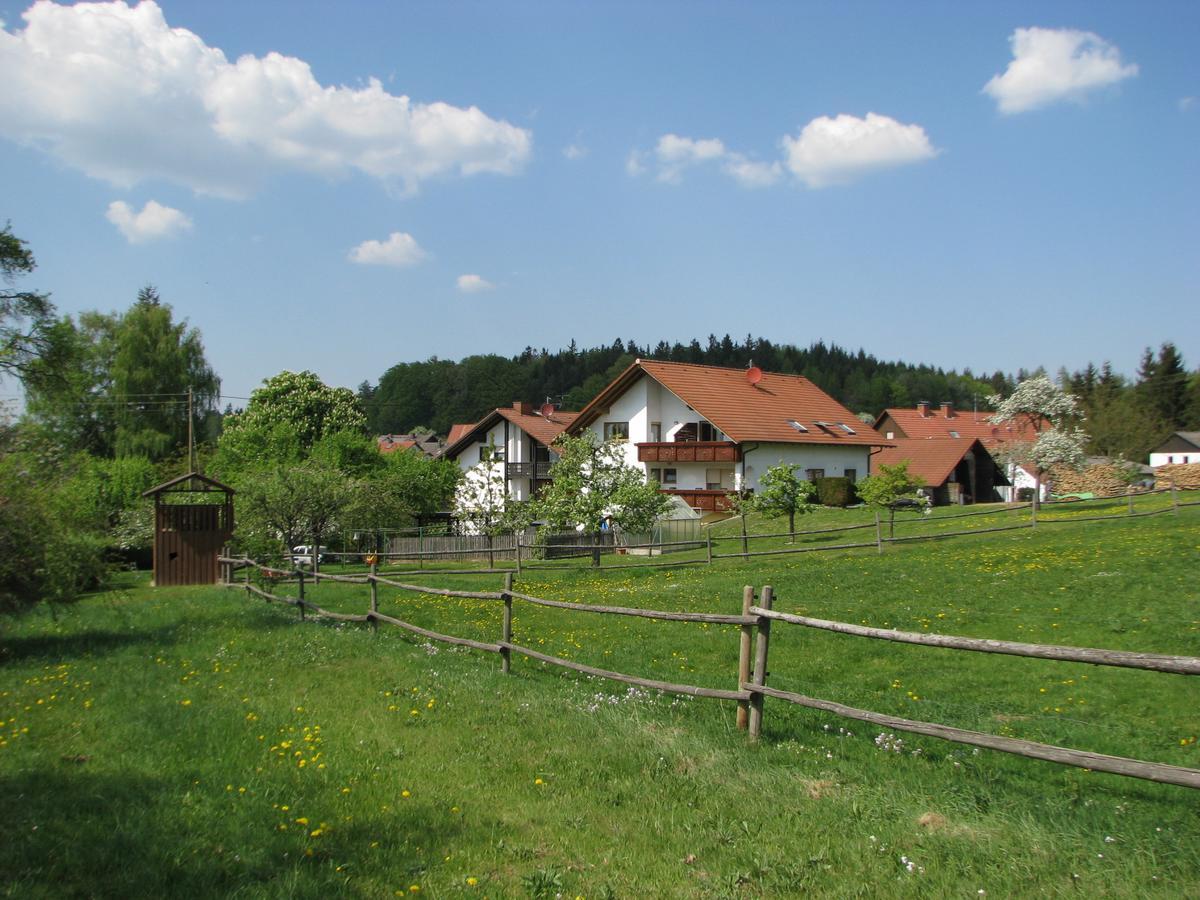Gasthaus Und Ferienwohnungen Zum Engel Waldbrunn  Exterior photo