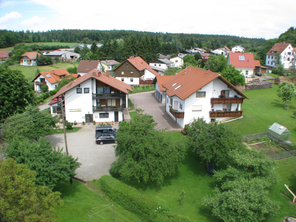 Gasthaus Und Ferienwohnungen Zum Engel Waldbrunn  Exterior photo